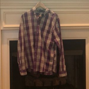 Johnnie O Hangin out button up shirt. L